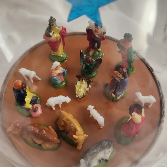 Vintage MCM Ohio Art Revolving Musical Christmas Nativity Scene - Picture 5 of 14